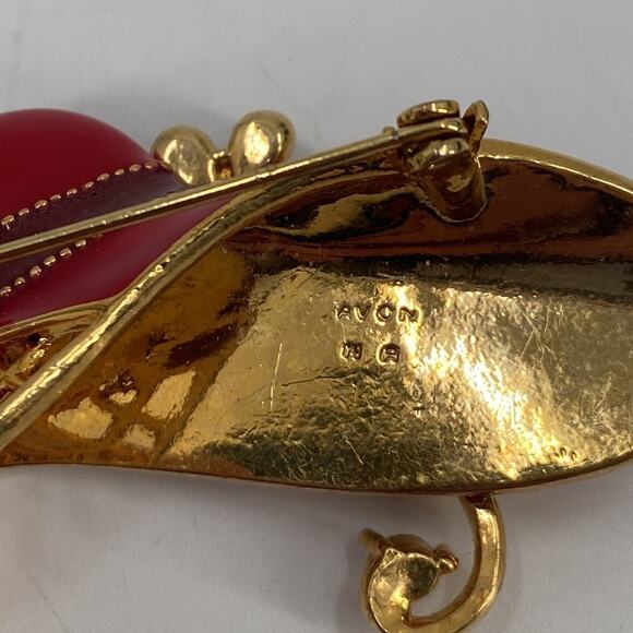 Avon red hatter pin - Picture 3 of 5